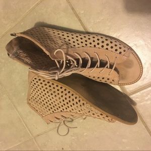 Mussel & cloud leather lace up booties peep toe