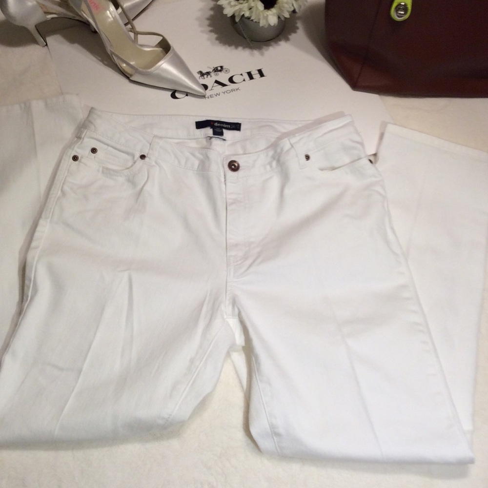 NWOT-DENIM 24/7 White Jeans Sz 14W
