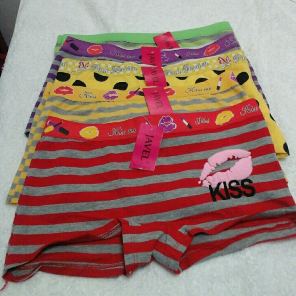 Ladies/young adults fun underwear. Fits size 5/6