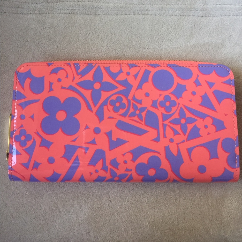 Louis Vuitton Zippy Wallet in Sweet Corail - Picture 1 of 8