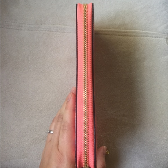 Louis Vuitton Zippy Wallet in Sweet Corail - Picture 3 of 8