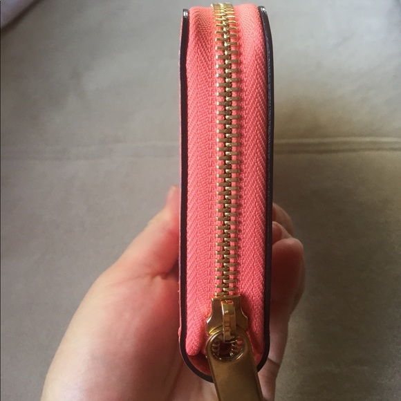 Louis Vuitton Zippy Wallet in Sweet Corail - Picture 4 of 8