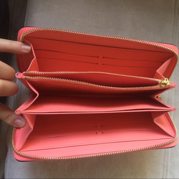 Louis Vuitton Zippy Wallet in Sweet Corail - Picture 5 of 8