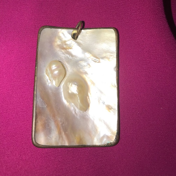 Mother of pearl pendant - Picture 1 of 2