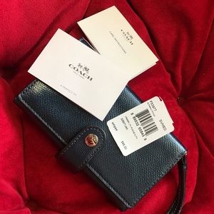 🌲❤️🎁Coach phone/wallet wristlet wallet🎁❤️🌲