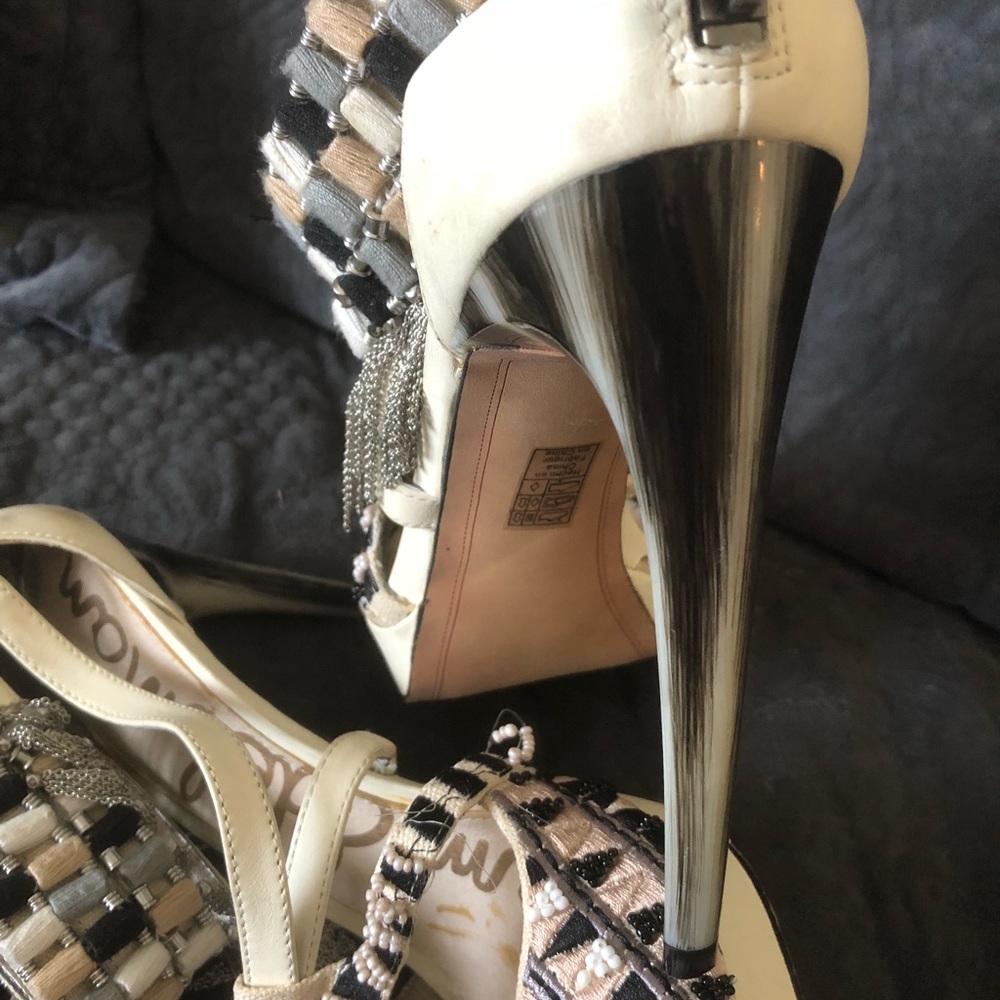 Shoes - Picture 3 of 4