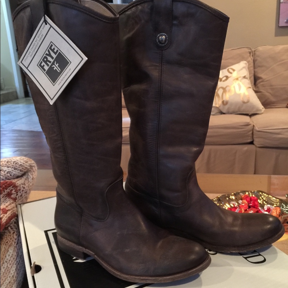 Frye  Melissa Button Boots (M)