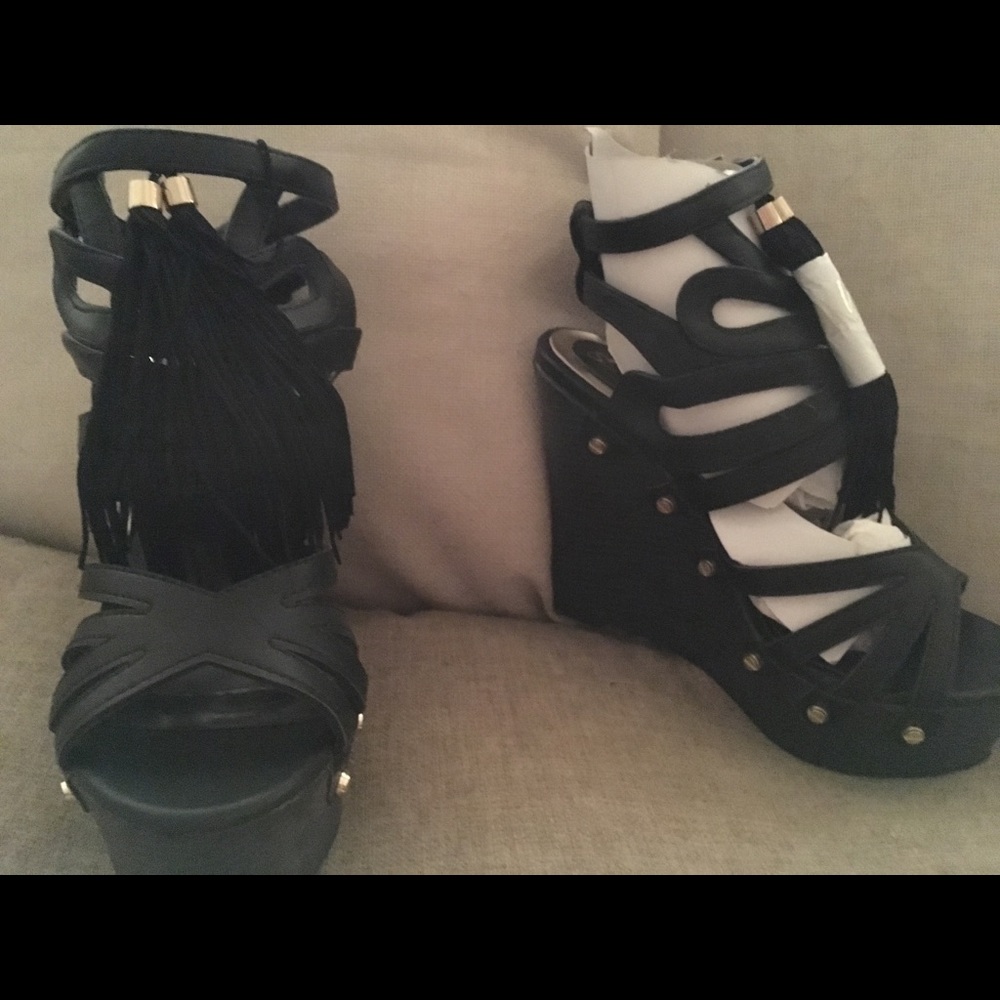 Brand new shoe dazzle wedges