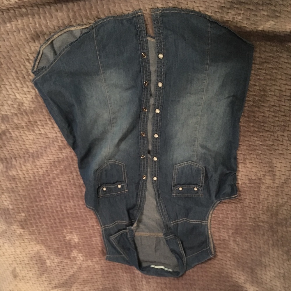 Chambray sleeveless top