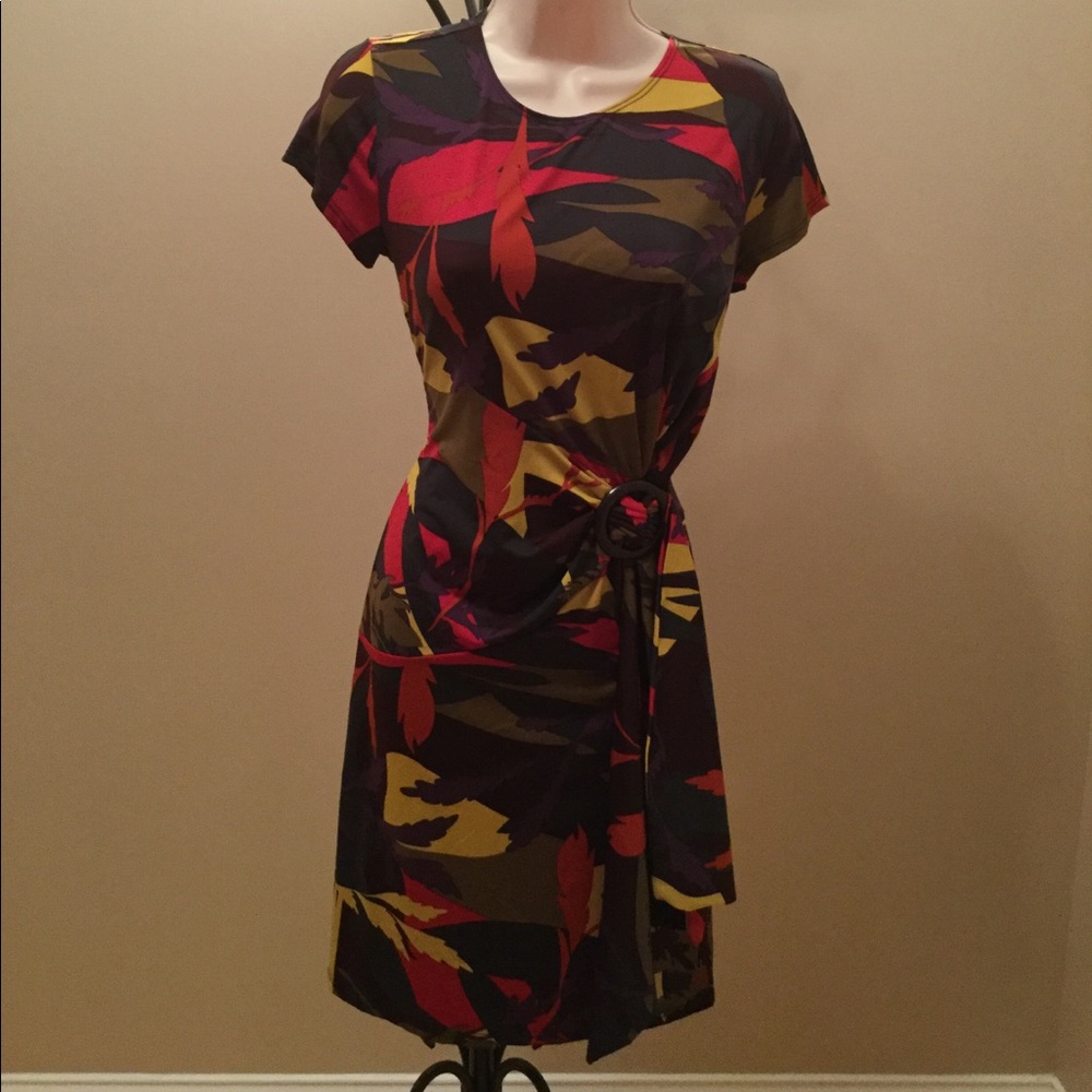 EUC Multi-color short sleeve dress with faux sash