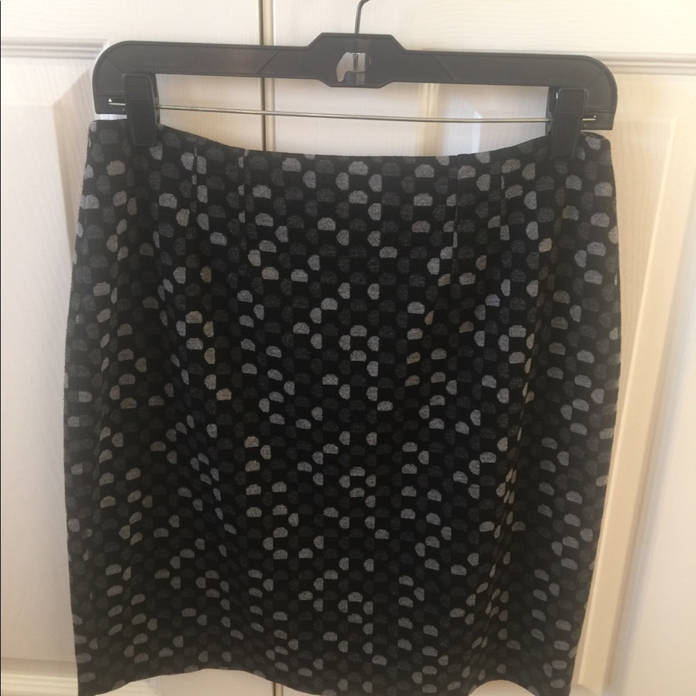 Halogen size 6 skirt black with grey dots