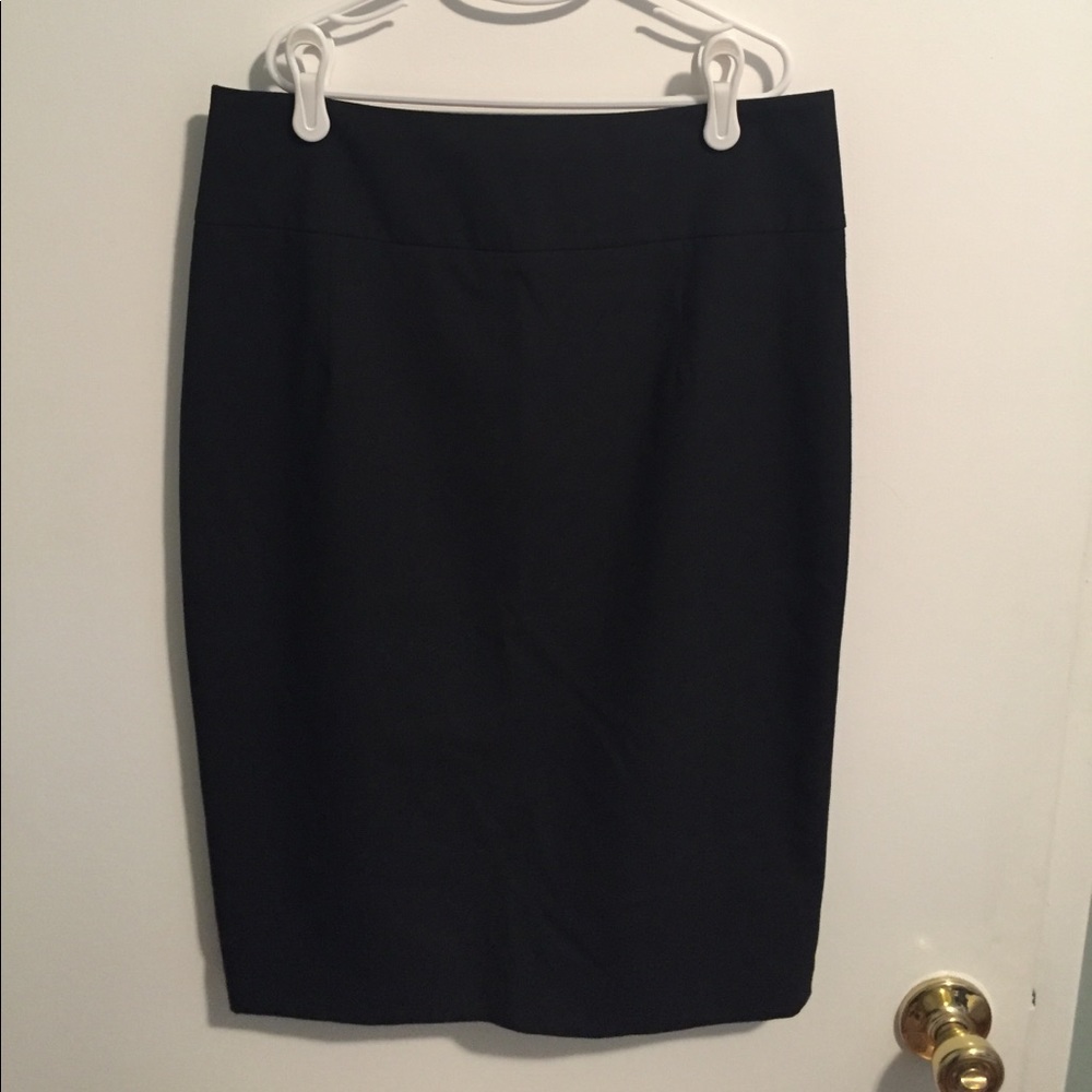 Black pencil skirt ✨