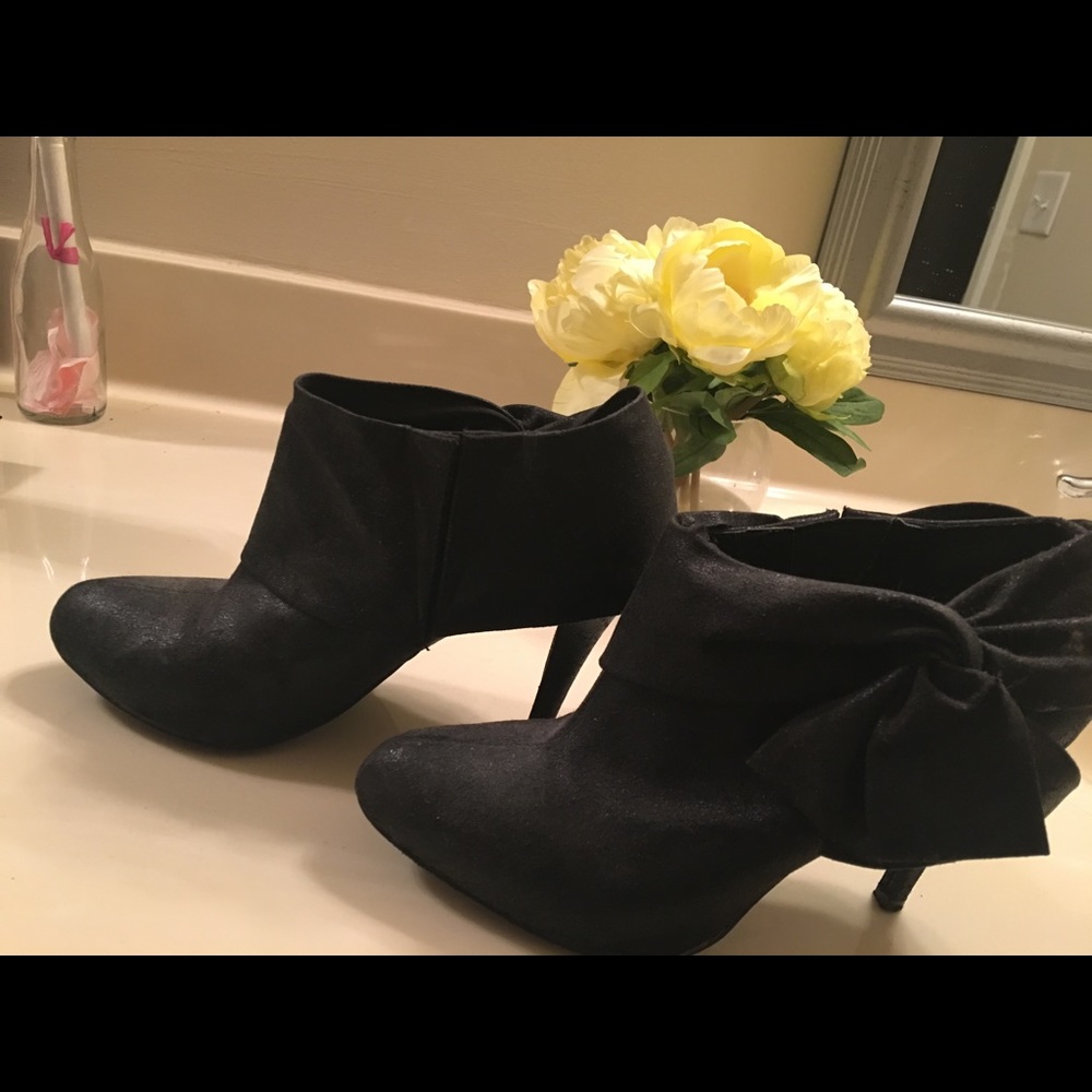 Low cut boot with heels