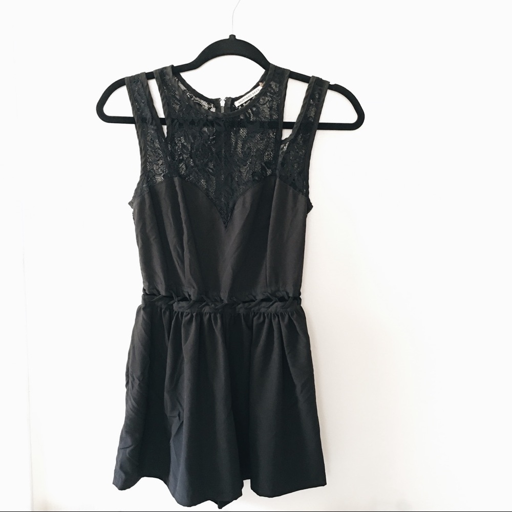 Black romper lace chest back S