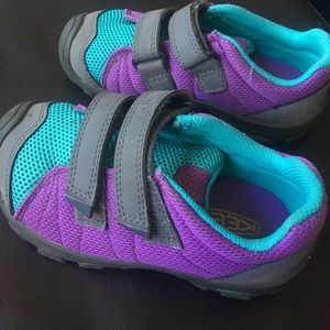 Keen girls' shoes size 10.