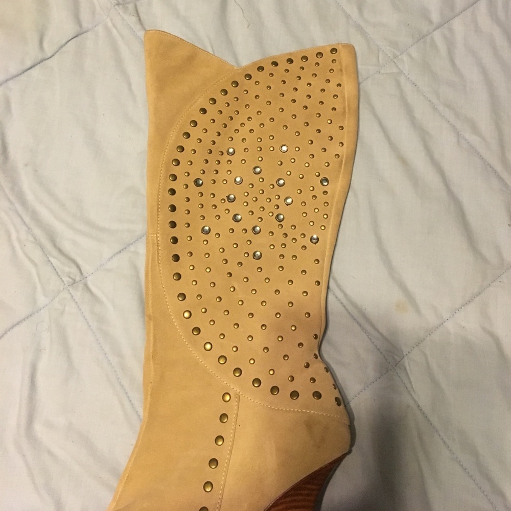 Boots - Picture 2 of 3