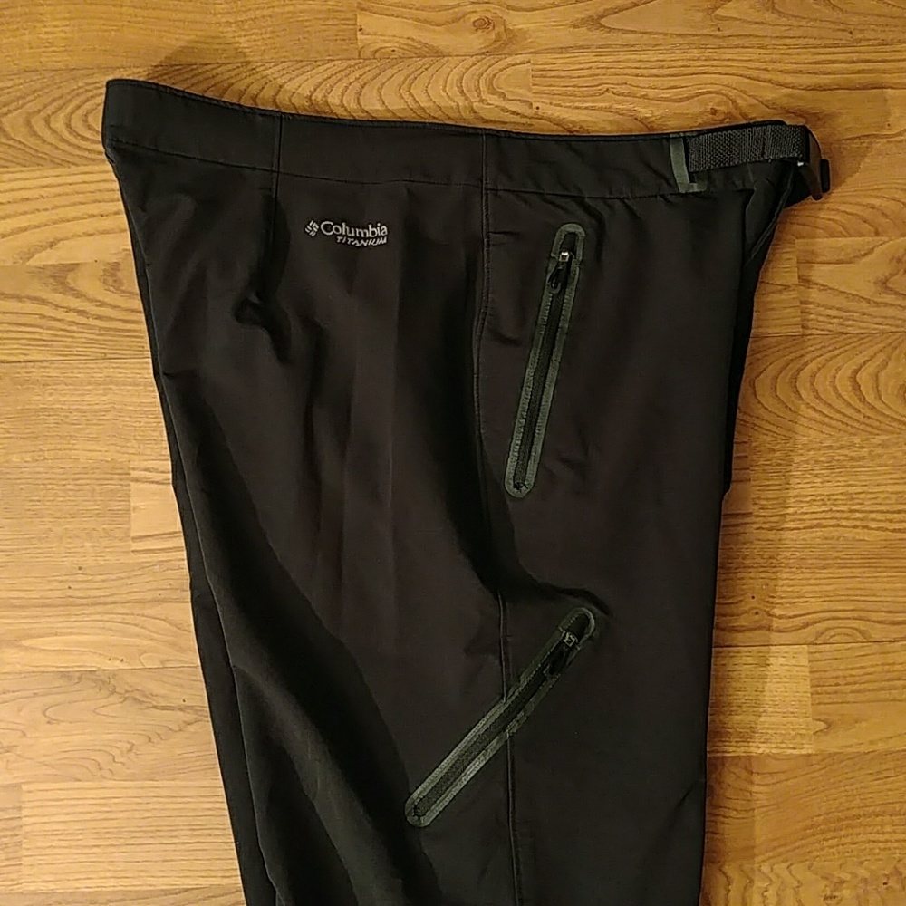 Columbia Titanium sz 34 omni shield running pants