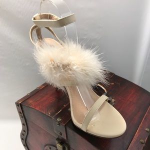 NWOB Cape Robbin Women’s Open Toe Feathered Sandal