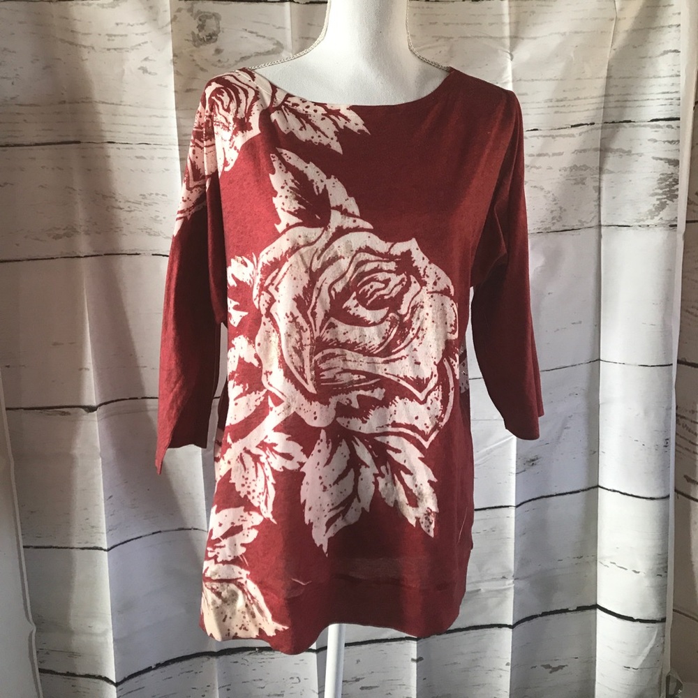 Women’s top with arm slits