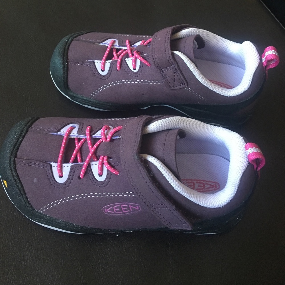 Keen girls' shoes size 11.