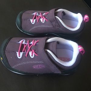 Keen girls' shoes size 11.