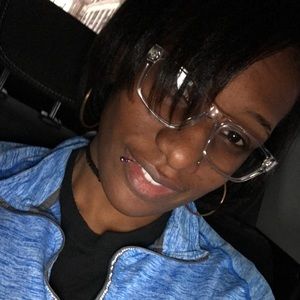 Meet your Posher, Gloria