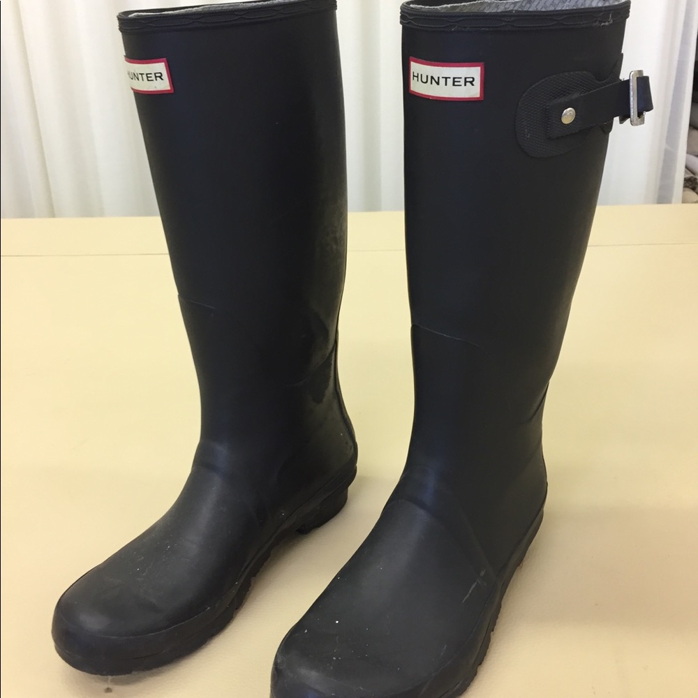 Matt black hunter boots