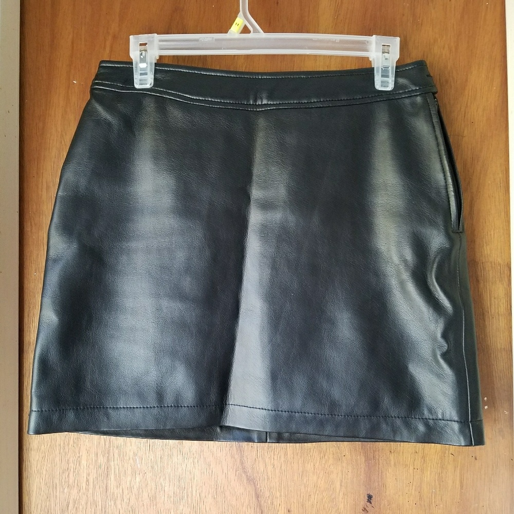 🚫SOLD🚫 Black Faux Leather Skirt