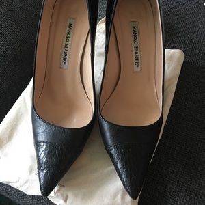 Black Cap Pointy Toe Leather Manolo Blanik Heels
