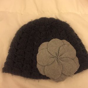 Knit beanie with flower detail