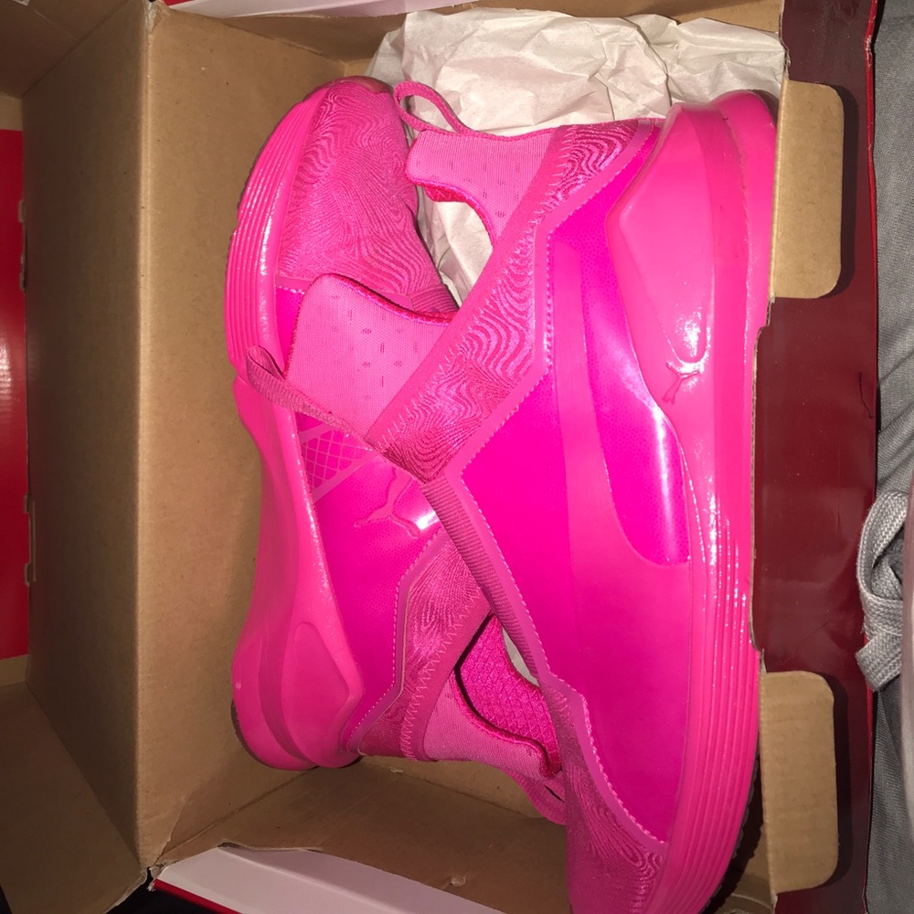 Fierce bright puma sneakers 👟