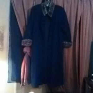 Black animal print coat EUC