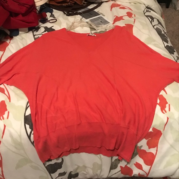 Beautiful coral sweater - Picture 3 of 3