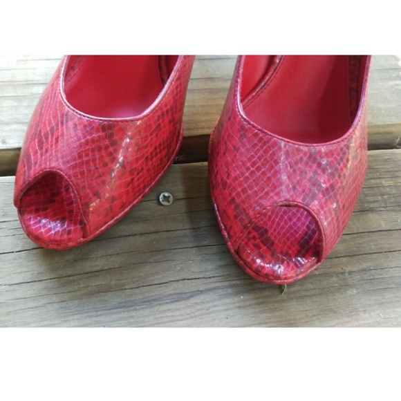 Victoria Spenser Red Faux Snake Skin Heels - Picture 3 of 8