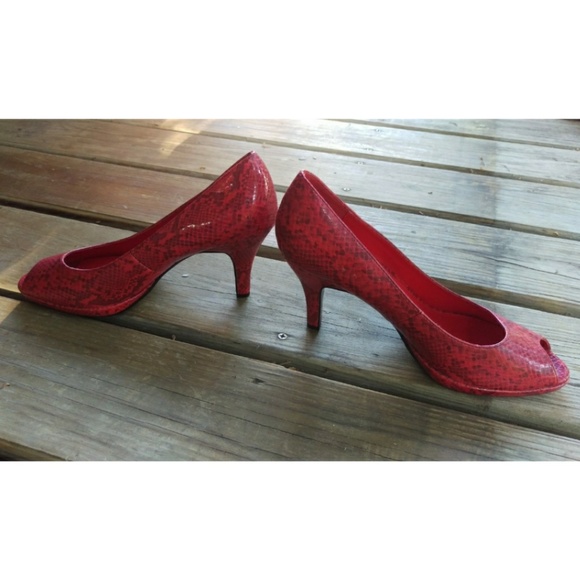 Victoria Spenser Red Faux Snake Skin Heels - Picture 4 of 8
