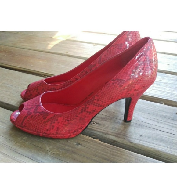 Victoria Spenser Red Faux Snake Skin Heels - Picture 5 of 8