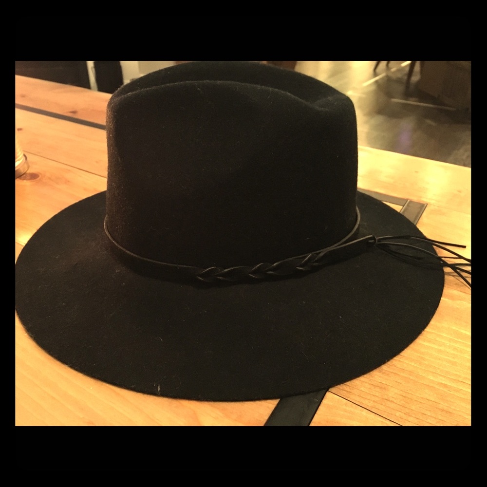 Brimmed hat