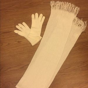 Glove and scarf set