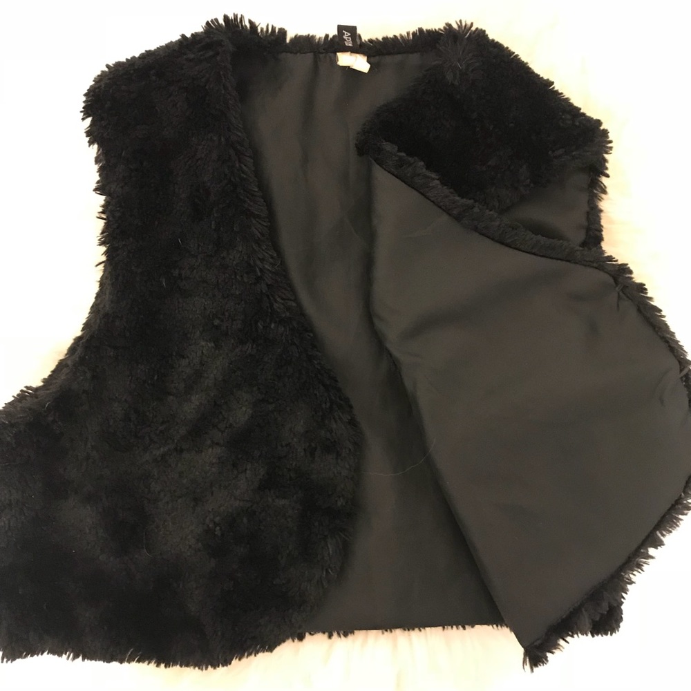 Soft Faux Fur Black Crop Vest