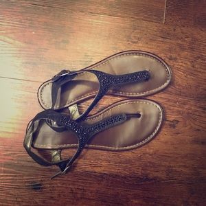Strap sandals