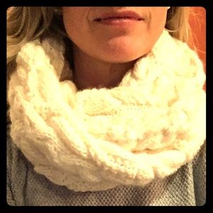 Cable twisted scarf