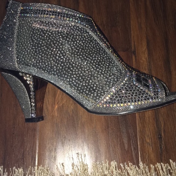 Heals - Picture 2 of 2