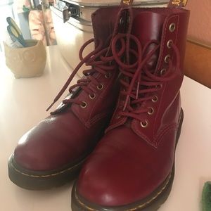 Dr. Martens Airwave Pascal size 7 Red Maroon