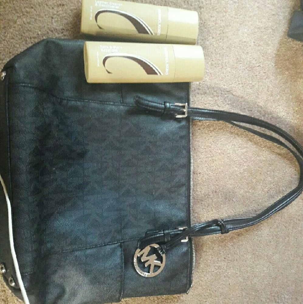 Michael Kors jet east set