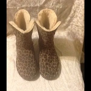 Bear paw boots (used)