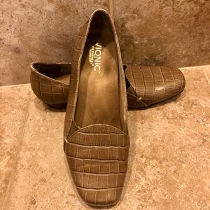 Crocodile skin look Vionic wedges