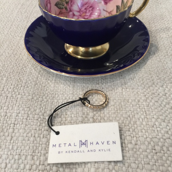 Metal haven by kendall and kylie gold ring - Picture 2 of 7
