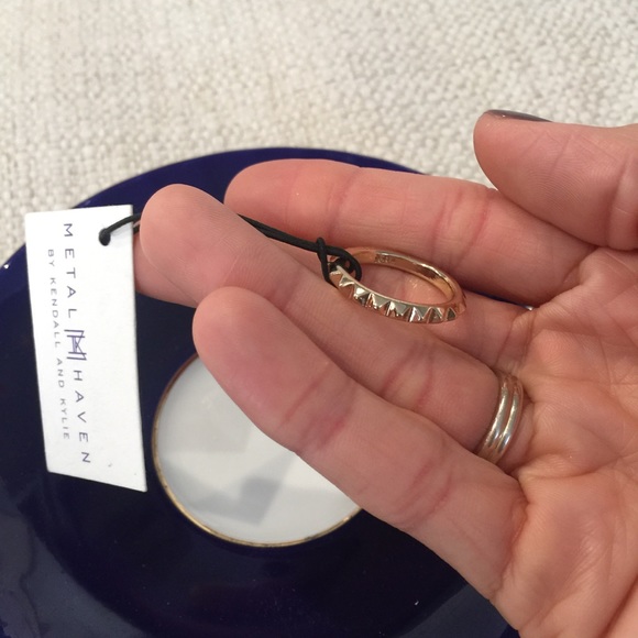 Metal haven by kendall and kylie gold ring - Picture 5 of 7