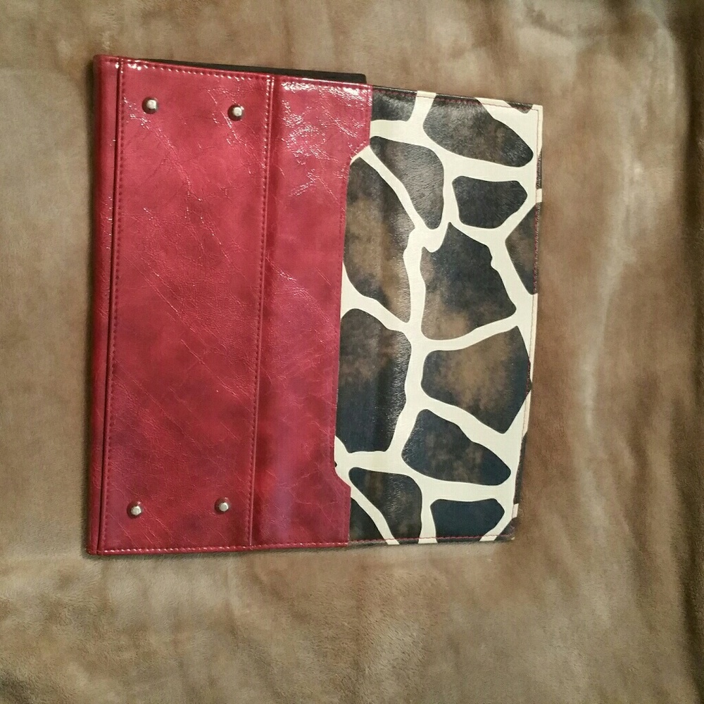Giraffe and Red Miche Classic Shell