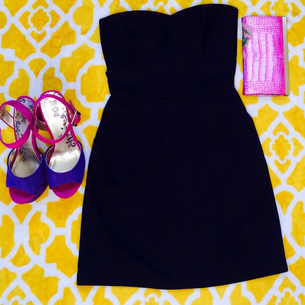 DONATED 💕Strapless LBD with POCKETS! 🎉